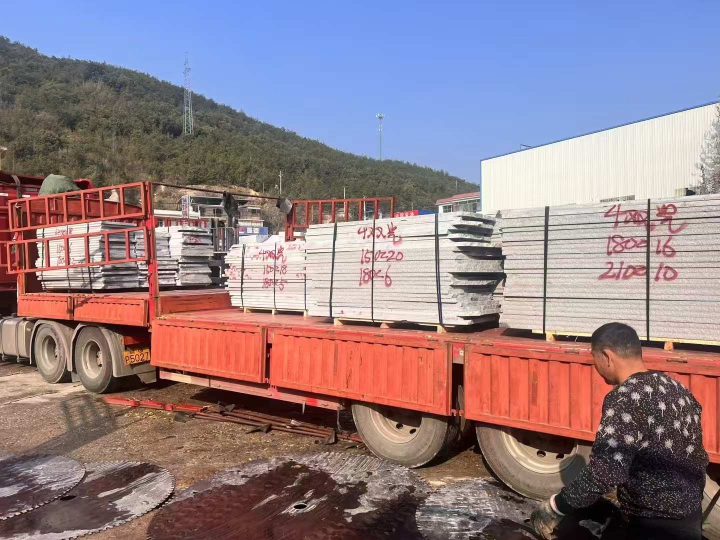 衡水 芝麻灰花岗岩光面毛板出货日常