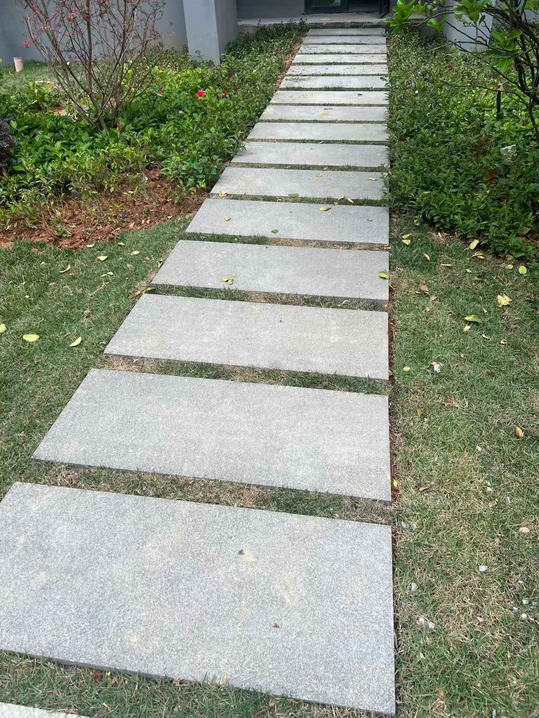 衡水 芝麻黑小区踏步、汀步石铺装效果