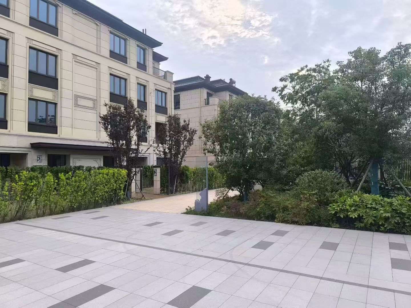 衡水 芝麻白与芝麻白搭配铺装，尺寸1200*600